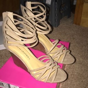 Chinese Laundry z-Caroline wedges